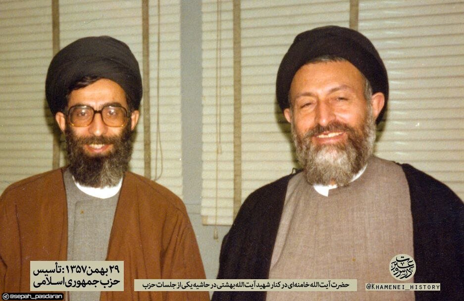 عکس | تصویری قدیمی از شهید بهشتی و رهبرانقلاب