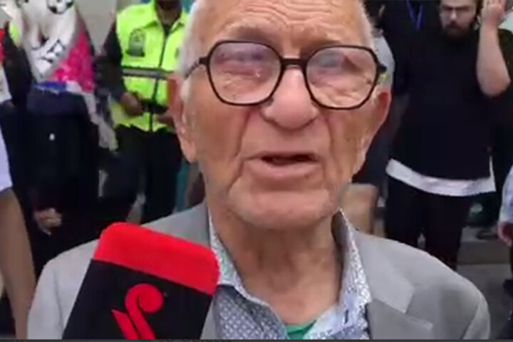 ببینید | خشم پیرمرد ۹۲ ساله ایرانی از آمریکایی‌ها بعد از حضور در انتخابات: دزد و نجس‌اند!