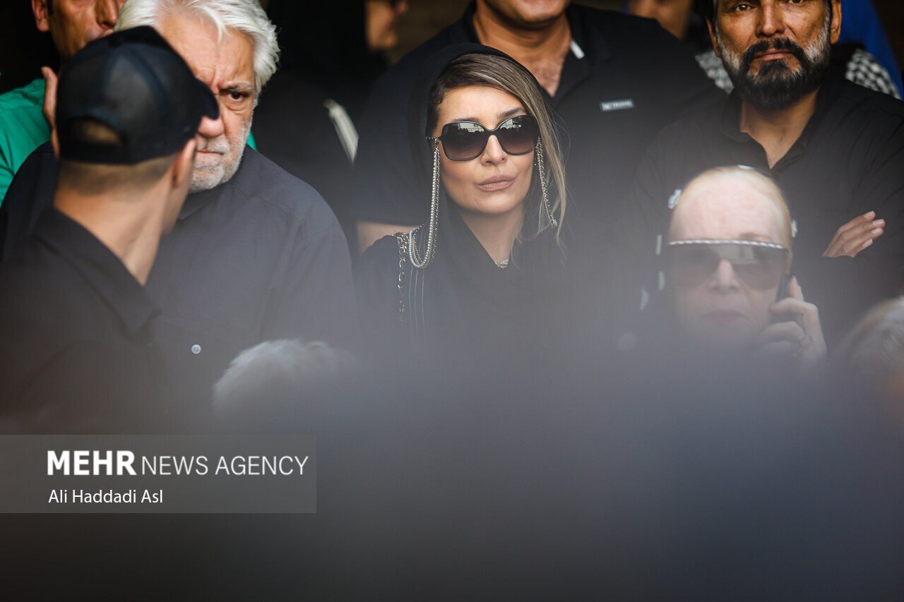 عکس | حضور ساره بیات در مراسم تشییع مرحوم سعید راد