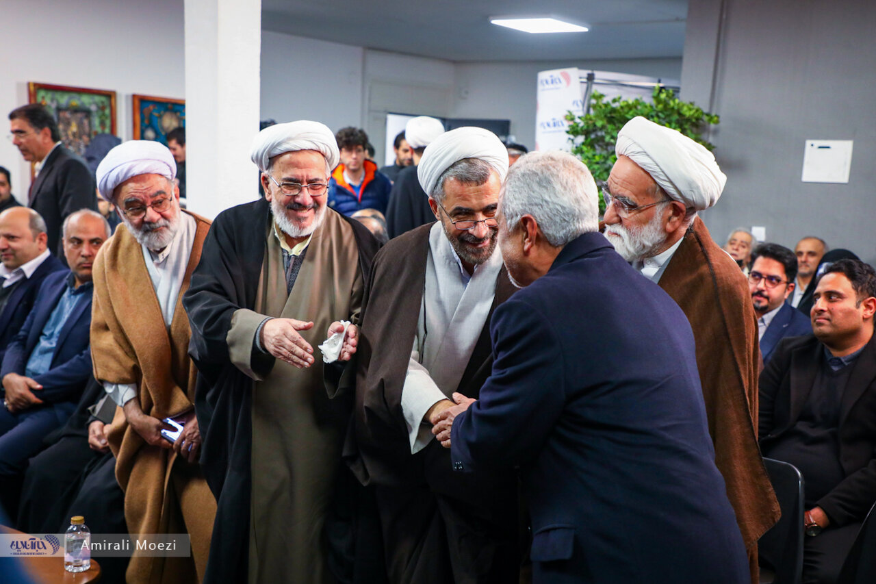 تصاویر | از لبخند ناطق نوری تا چهره بشاش علی لاریجانی در حال گفتگو با حجت الاسلام و المسلمین معزی در مراسم پاسداشت رسول جعفریان