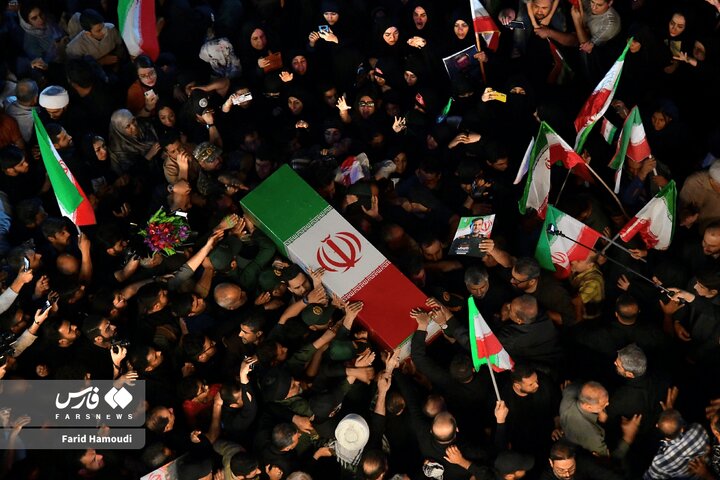 وداع تاریخی آبادان با علمدار تنگه هرمز