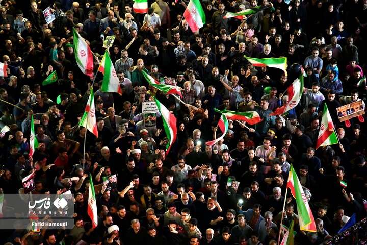 وداع تاریخی آبادان با علمدار تنگه هرمز