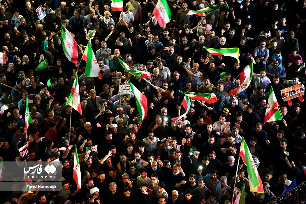وداع تاریخی آبادان با علمدار تنگه هرمز
